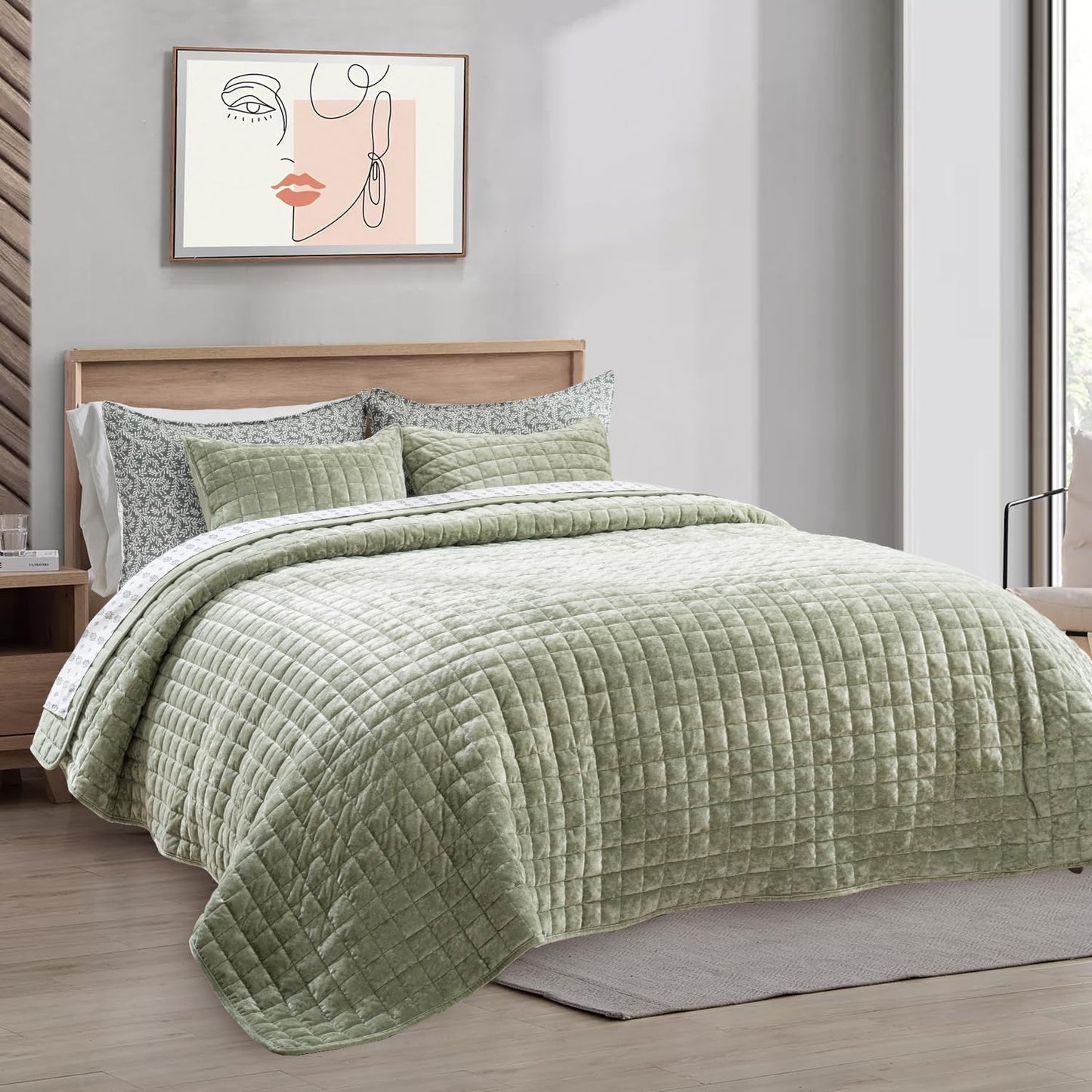 RECYCO Luxury Velvet Quilt King Size, Ultra Soft Velvet Bedding Sets, Lightweight Quilted Velvet Comforter Set, Channel Stitch Oversized Bedspread Coverlet with 2 Pillow Shams, Emerald Green