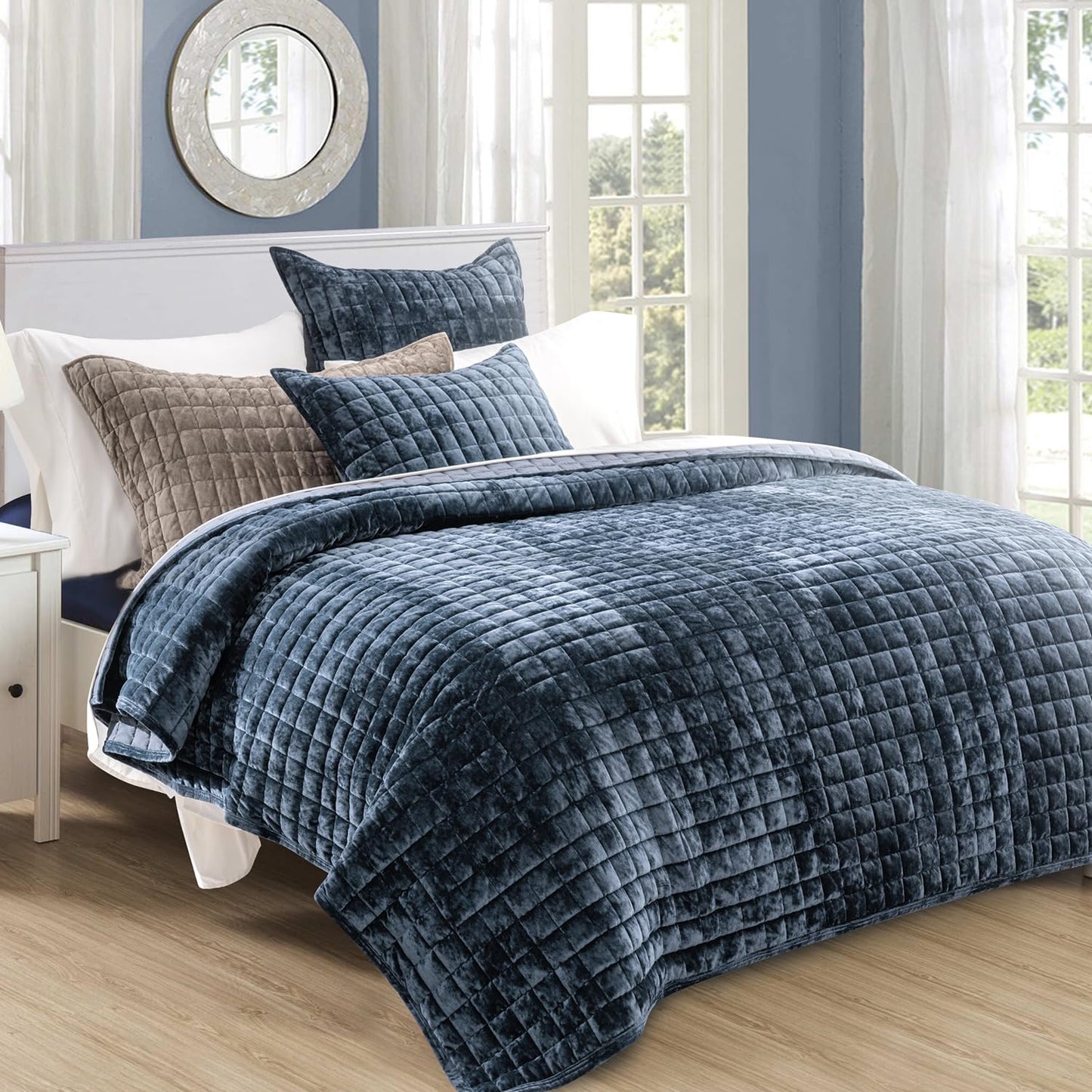 RECYCO Luxury Velvet Quilt King Size, Ultra Soft Velvet Bedding Sets, Lightweight Quilted Velvet Comforter Set, Channel Stitch Oversized Bedspread Coverlet with 2 Pillow Shams, Emerald Green