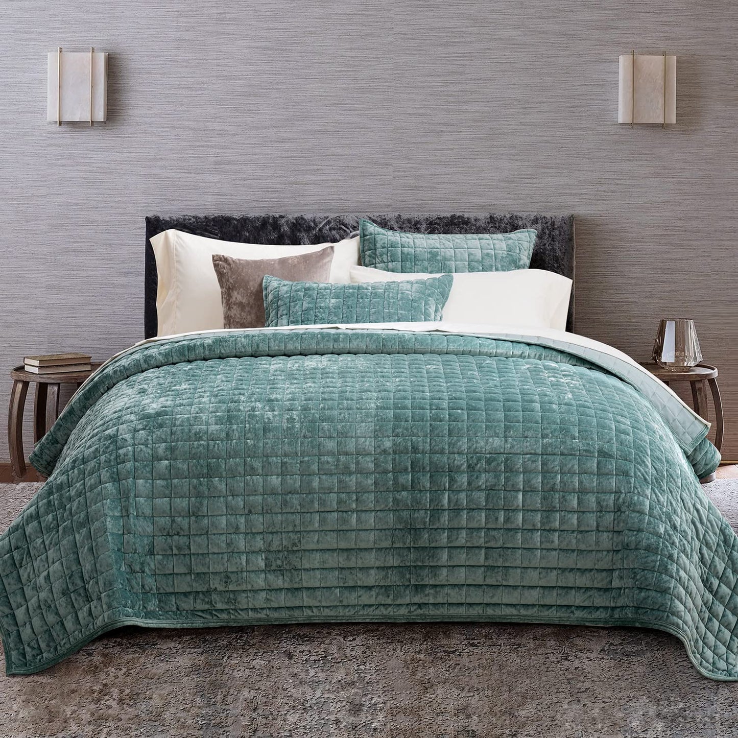 RECYCO Luxury Velvet Quilt King Size, Ultra Soft Velvet Bedding Sets, Lightweight Quilted Velvet Comforter Set, Channel Stitch Oversized Bedspread Coverlet with 2 Pillow Shams, Emerald Green